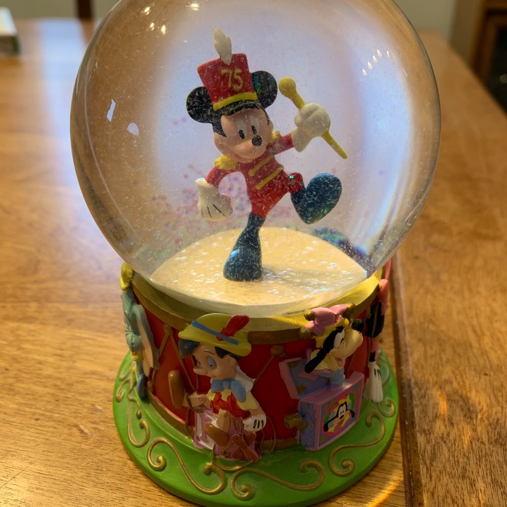 Disney Store Exclusive Mickey Mouse 75 Th Anniversary Edition Snow Water Globe